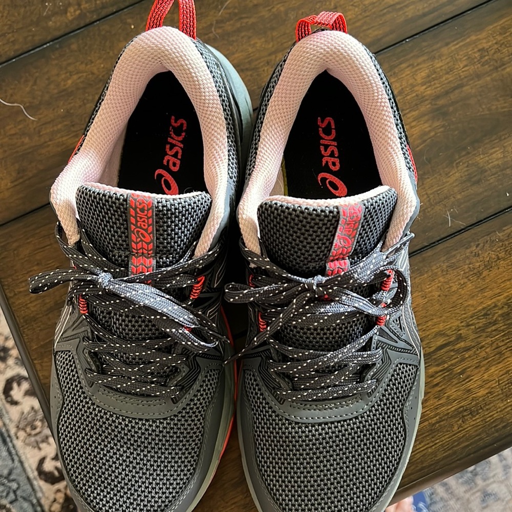 ASICS Gel-Venture 8 tennis shoes.